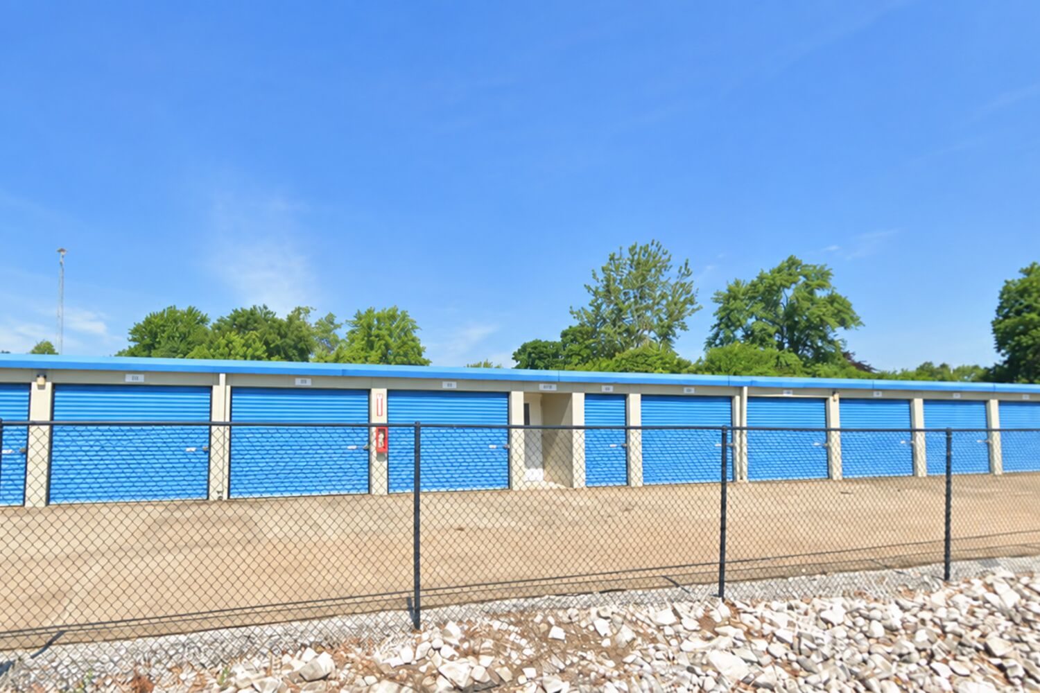 Prime Vault Self Storage Macomb Bonham Exterior Side